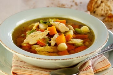 klar kyllingsuppe med gresskar